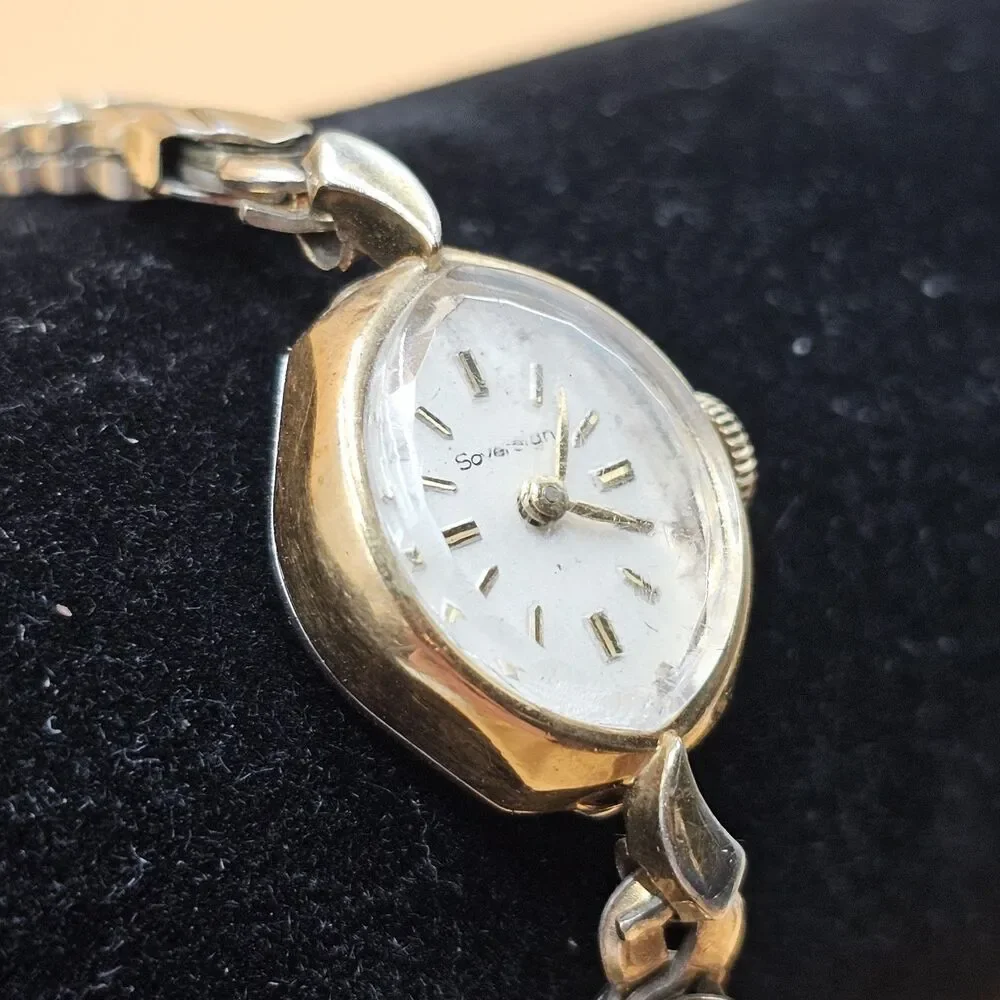 Vintage Sovereign Ladies Cocktail Watch On Gold Tone Stretch Band